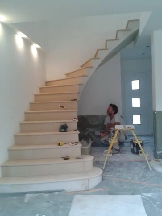 Escalier en voûte sarrasine en cours de pose